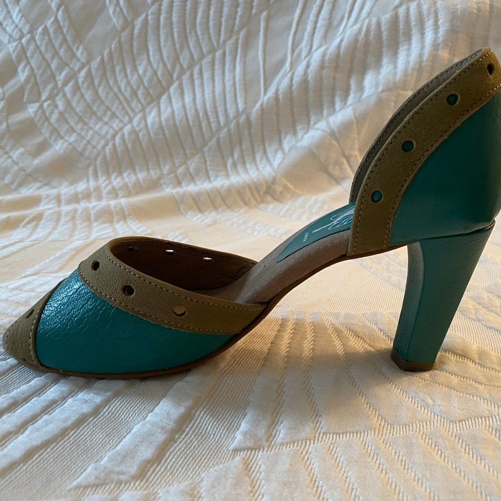 Peep toe pumps - Picture 8 of 9